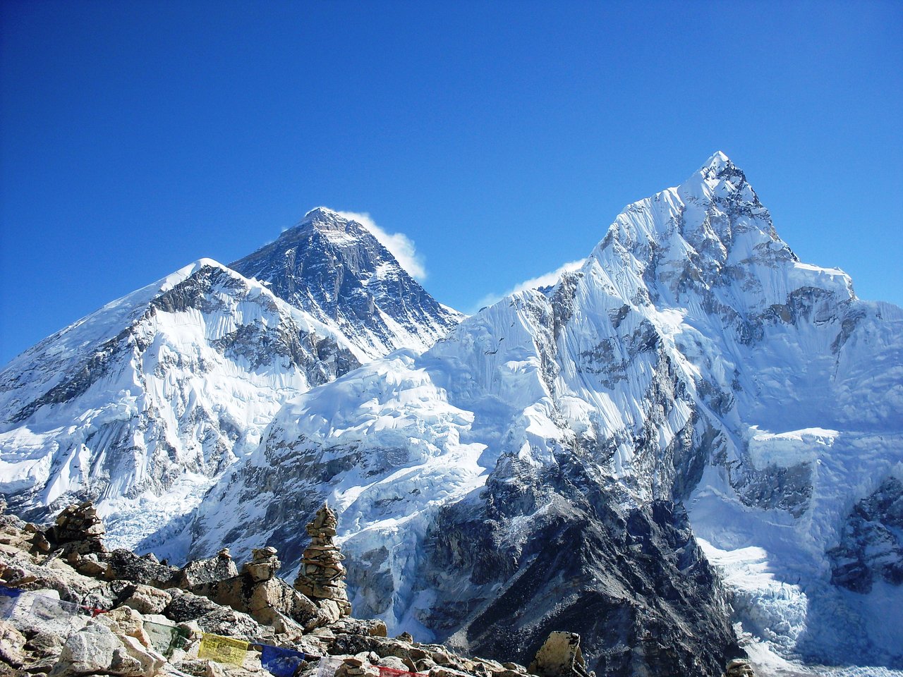 महामारीमा जुर्मुराउँदै पर्वतारोहण