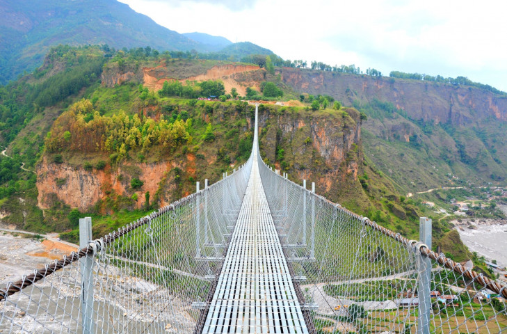 नेपालकै लामो झोलुङ्गे पुलमा प्राविधिक त्रुटि, मर्मत शुरु