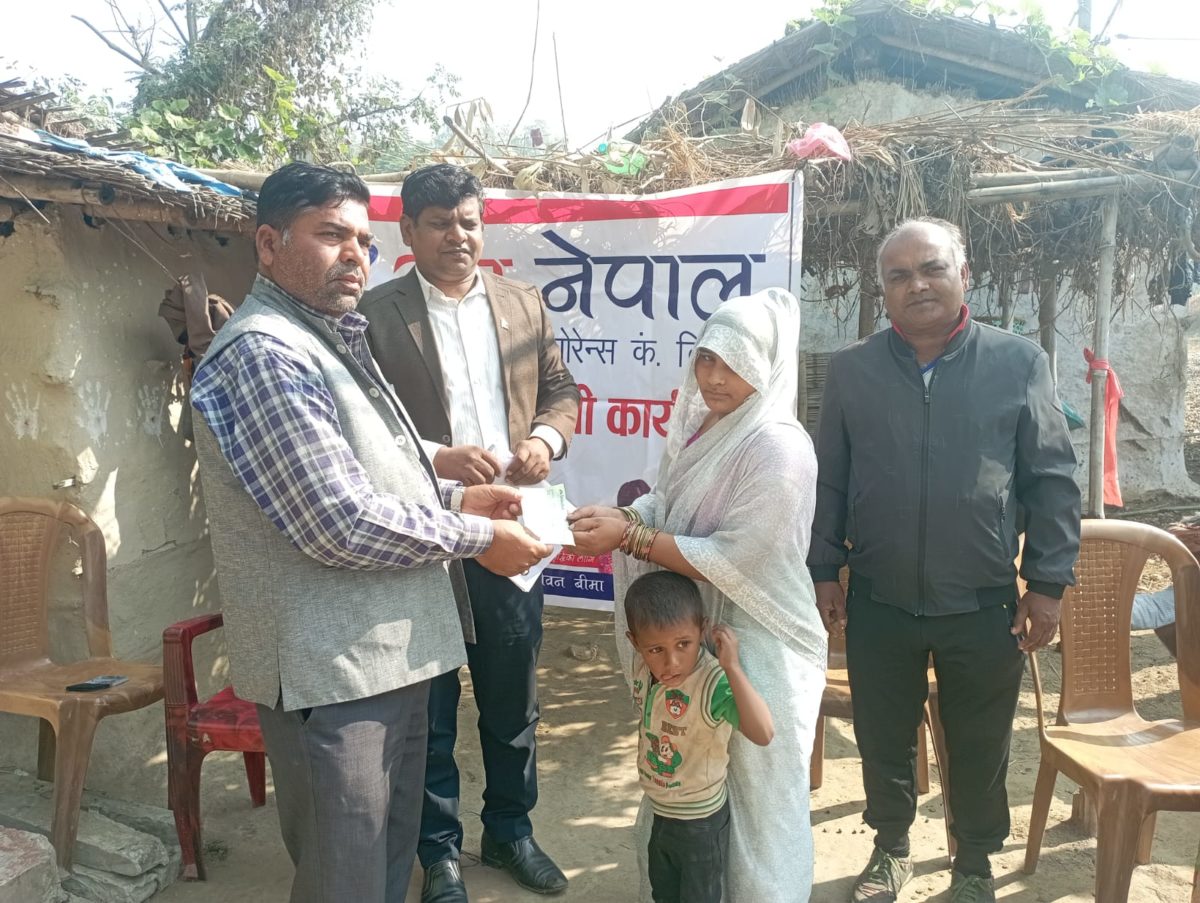 सन नेपाल लाइफद्धारा १४ लाख बीमा दाबी रकम भुक्तानी
