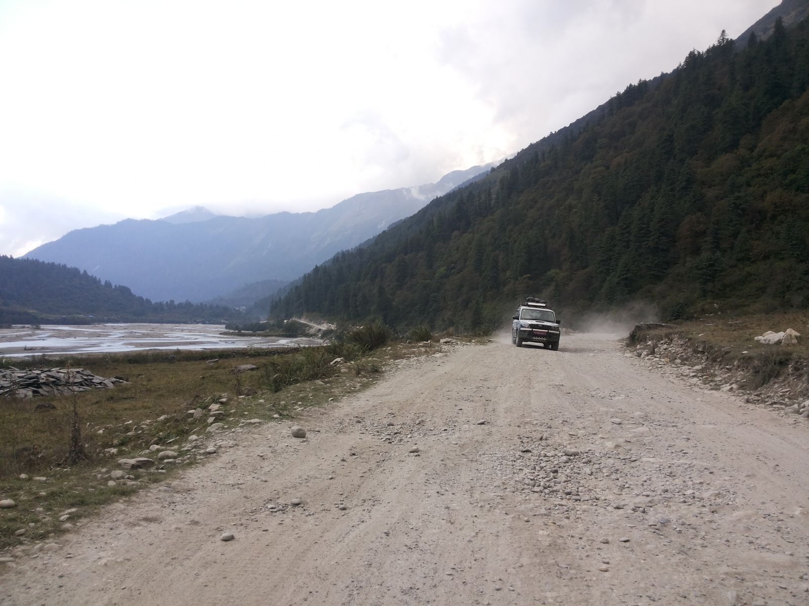 सडक सञ्जालले जोडिदै छ, मुस्ताङ र डोल्पा