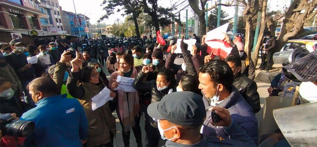 नेविसंघद्धारा संसद् विघटनको प्रस्तावविरुद्ध माइतीघरमा  प्रदर्शन