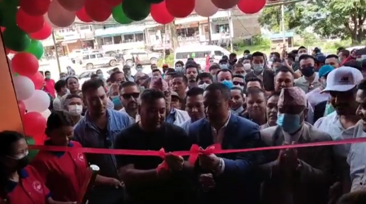 'द बर्गर हाउस क्रन्जि फ्राइ' चिकेन धुलिखेलमा पनि खुल्यो