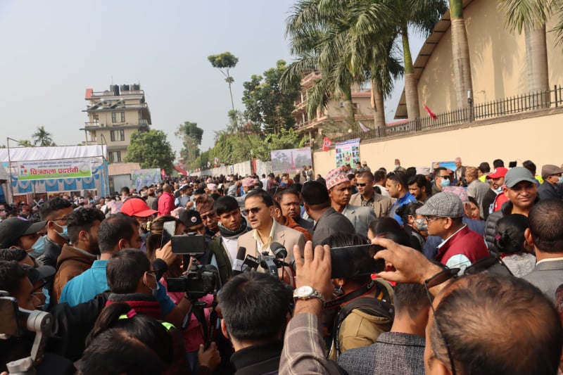 योगेश भट्टराईमा देखिएको क्रेज