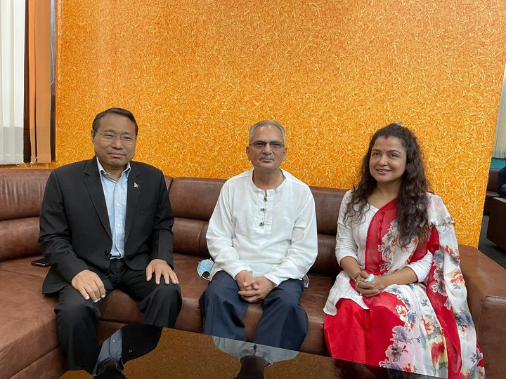 डा.बाबुराम : ‘नलाऊ माया दुईतिर‘’ भनेर गीत गाउनेहरू तीनतिर पो भइयो