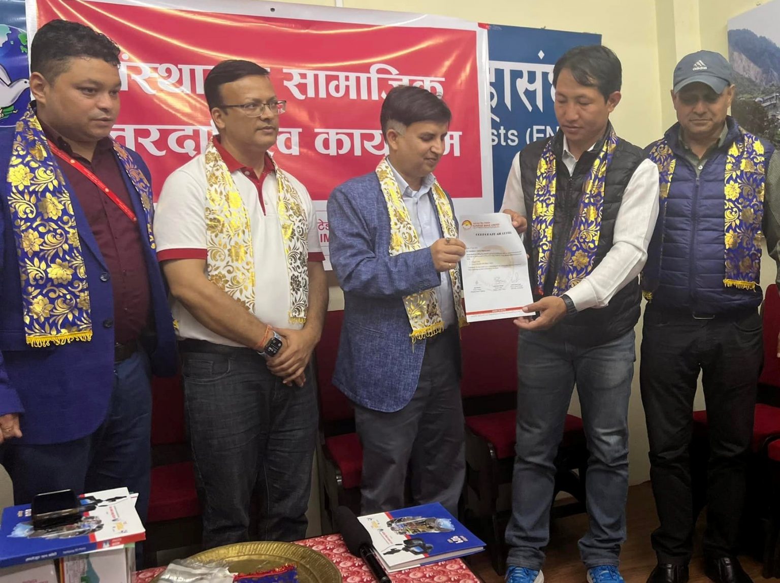 सनराइज बैङ्कले दियो पाथीभरालाई पोर्टेबल ट्वाइलेट