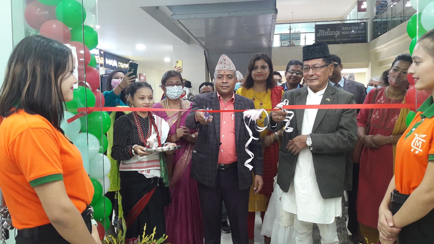 एक अर्ब ५० करोडको लगानीमा बनेको सेन्ट्रल प्लाजा भित्र ५ करोडको सेन्ट्रल मार्ट सञ्चालनमा