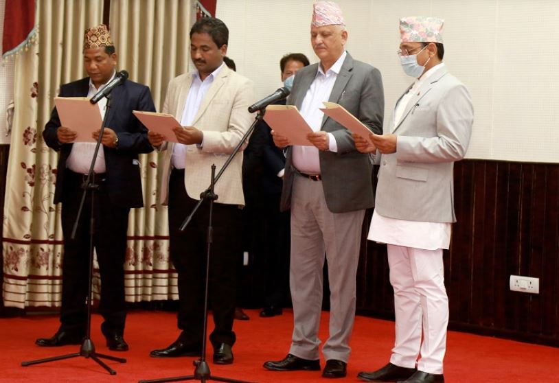 ४ मन्त्रीले लिए पद तथा गोपनीयताको सपथ