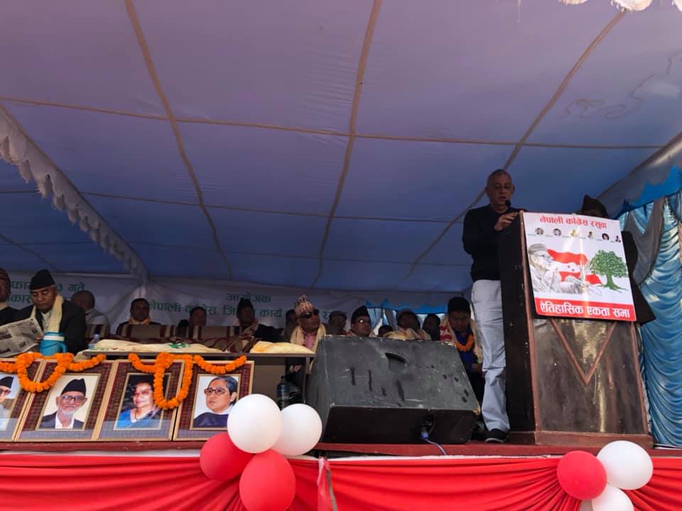 नयाँ शक्तिका रसुवाका नेता कार्यकर्ता काँग्रेस प्रवेश, सांसदले झुक्याए