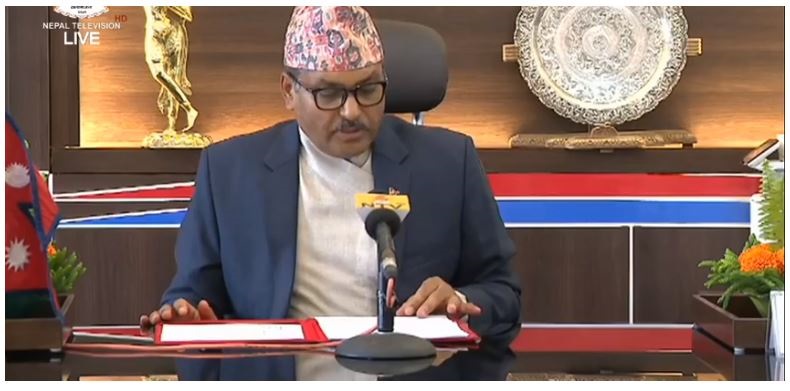 मौद्रिक नीति सार्वजनिक गर्दै राष्ट्र बैंकका गभर्नर महाप्रसाद अधिकारी [LIVE]