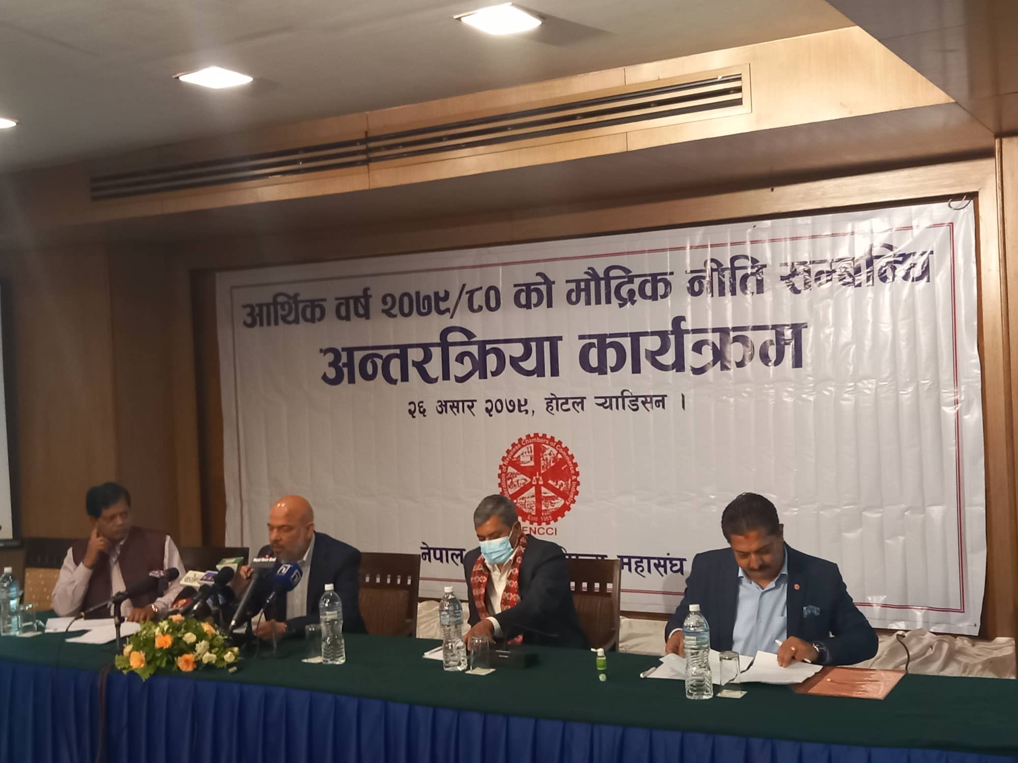 ‘परिस्थितिअनुसार मौद्रिक नीति आउँछ, सबैले आआफ्नो ठाउँबाट सहयोग गर्नुपर्छ’ : गभर्नर अधिकारी
