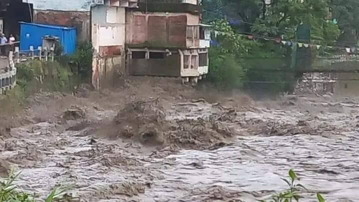 बाढी पहिरोका कारण ५ को मृत्यु, ४ बेपत्ता