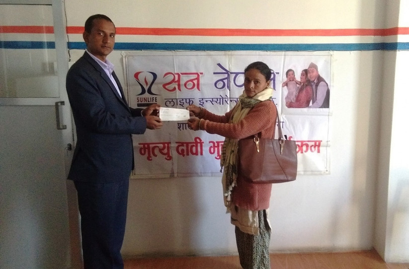 सन नेपाल लाइफद्धारा १४ लाख मृत्युदावी रकम भुक्तानी