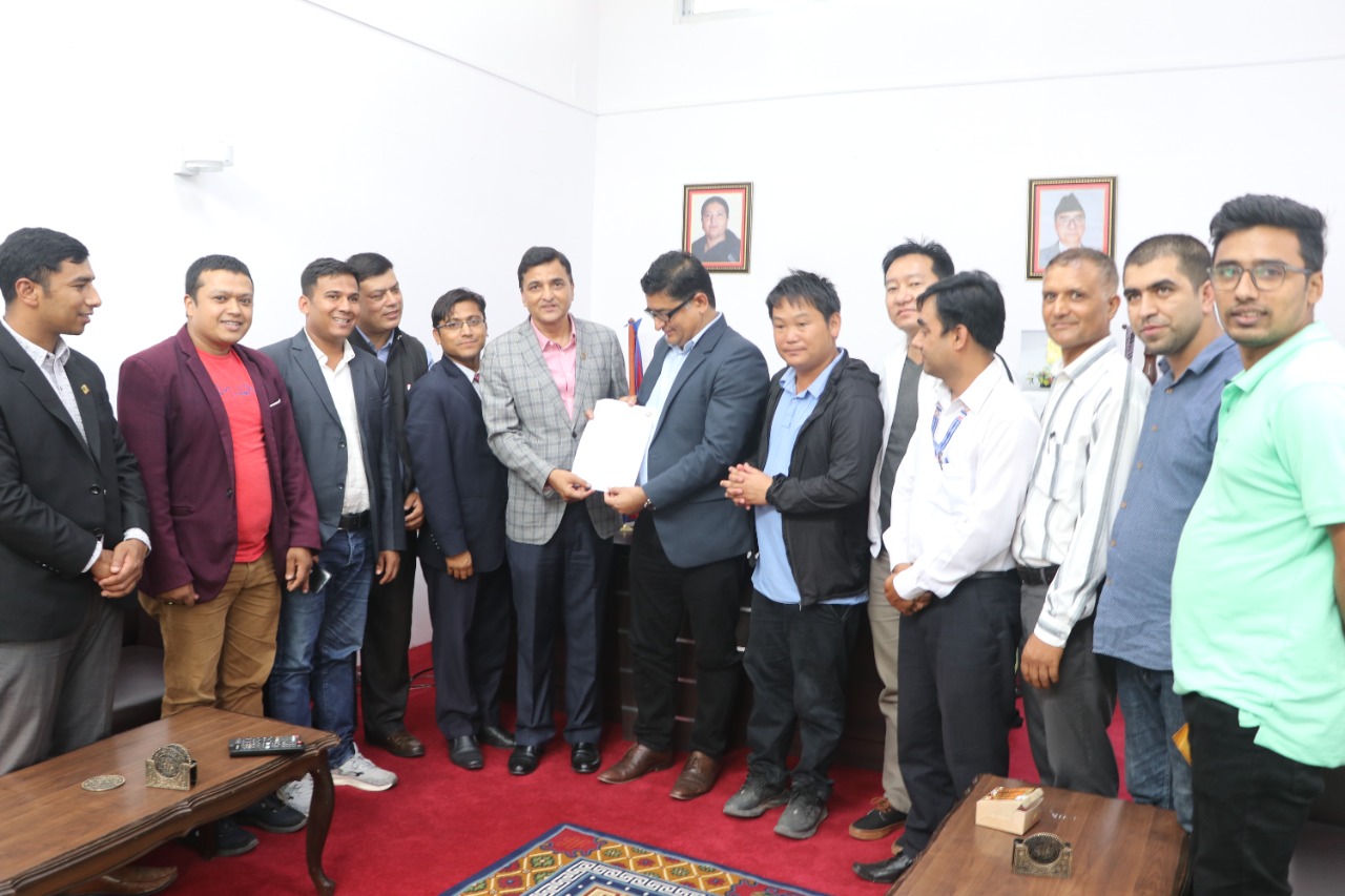 ताप्लेजुङका पहिरो पीडितलाई तत्काल निजी आवास पुनःनिर्माण गरिदिन योगेश भट्टराईका माग