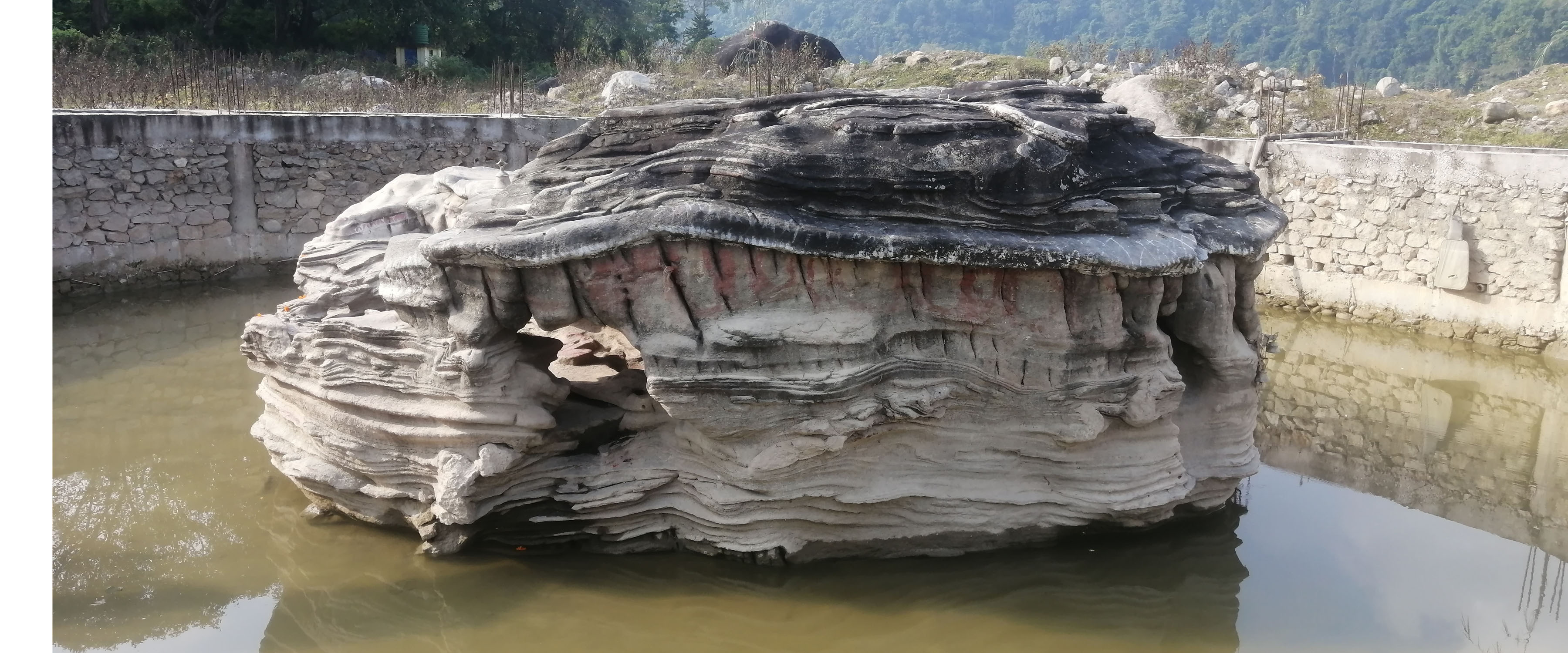 अरुण  किनारकोे शिला