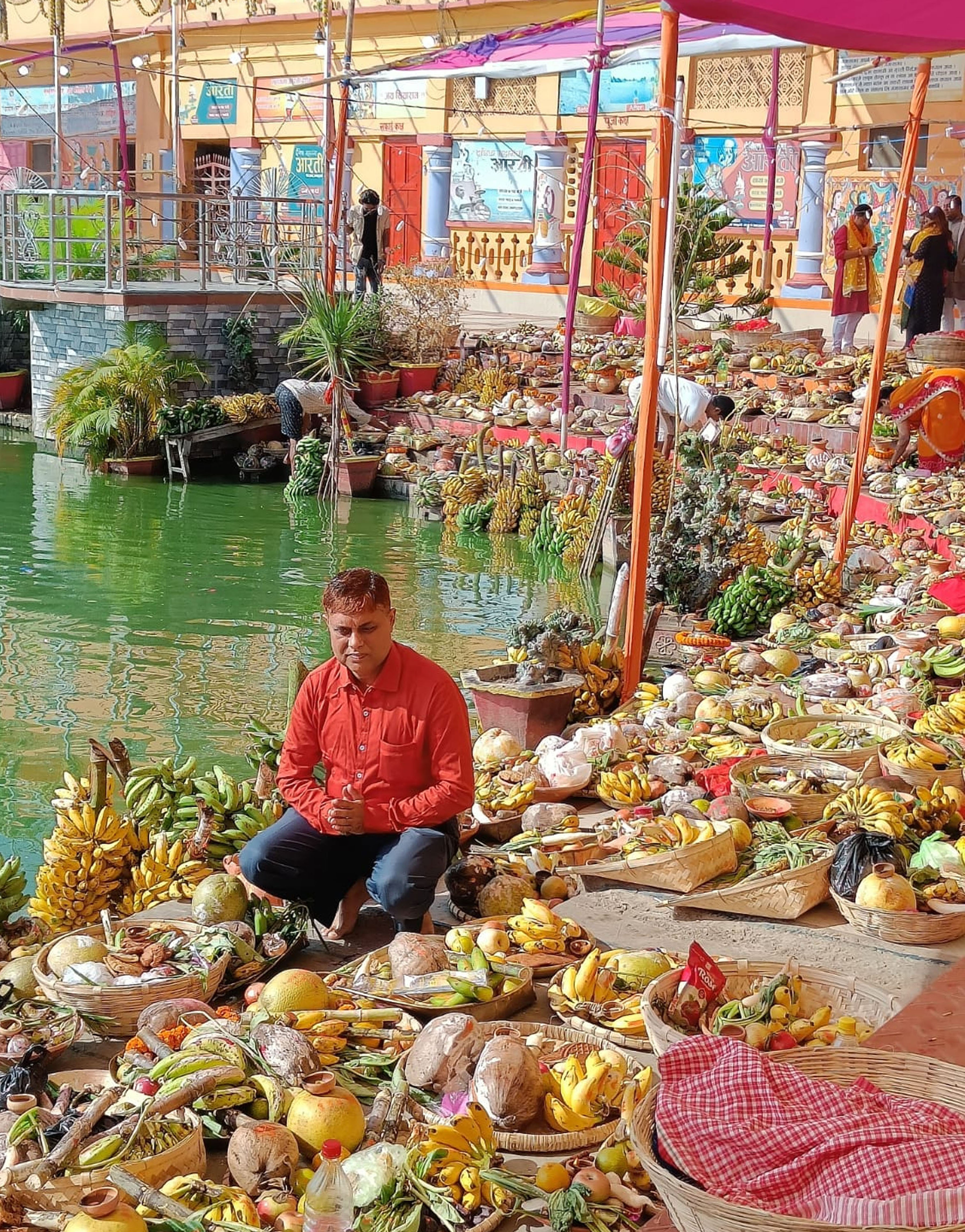 छठ पूजा गर्न राखिएका सामग्री