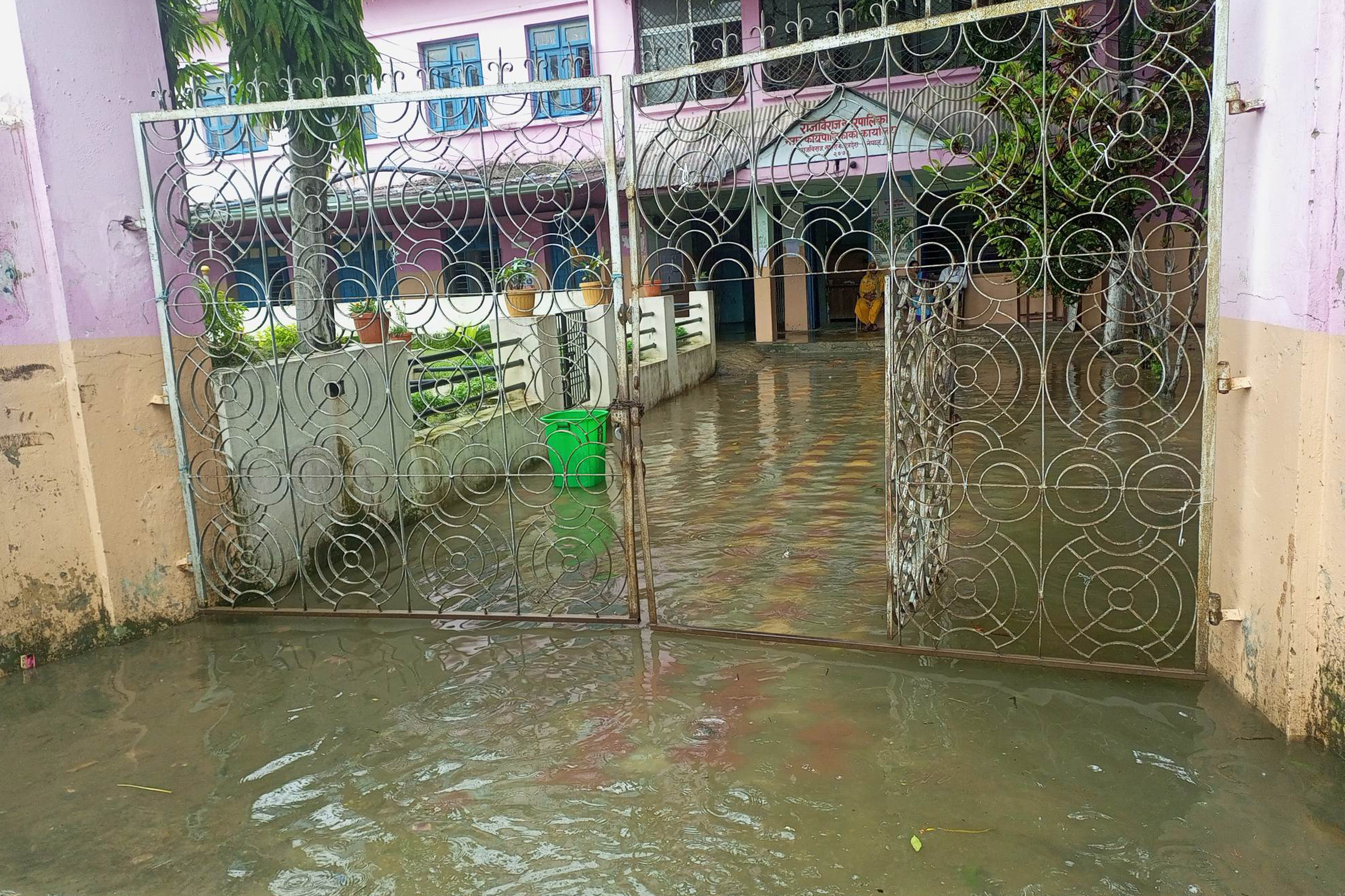 राजविराज नगरपालिका परिसर जलमग्न