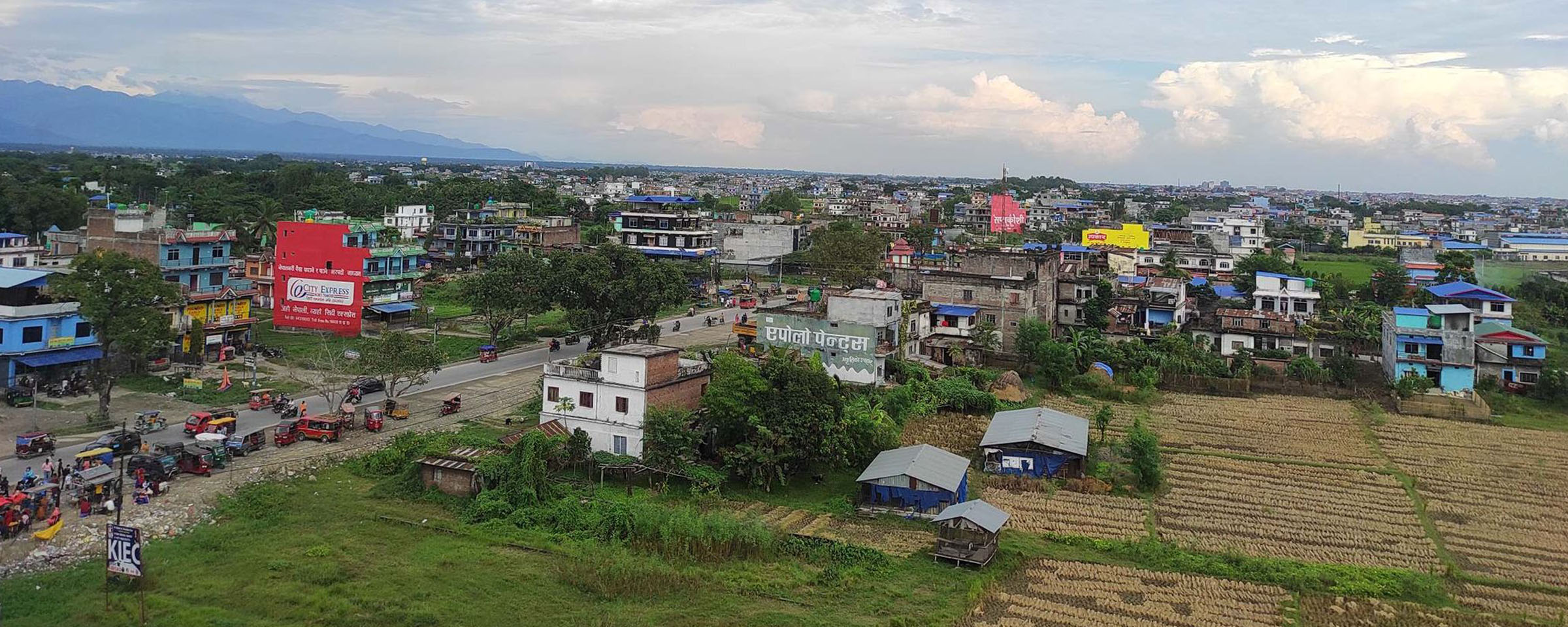 नेपालकै एक ठूलो माटभटेनीबाट देखिएको इटहरी बजार