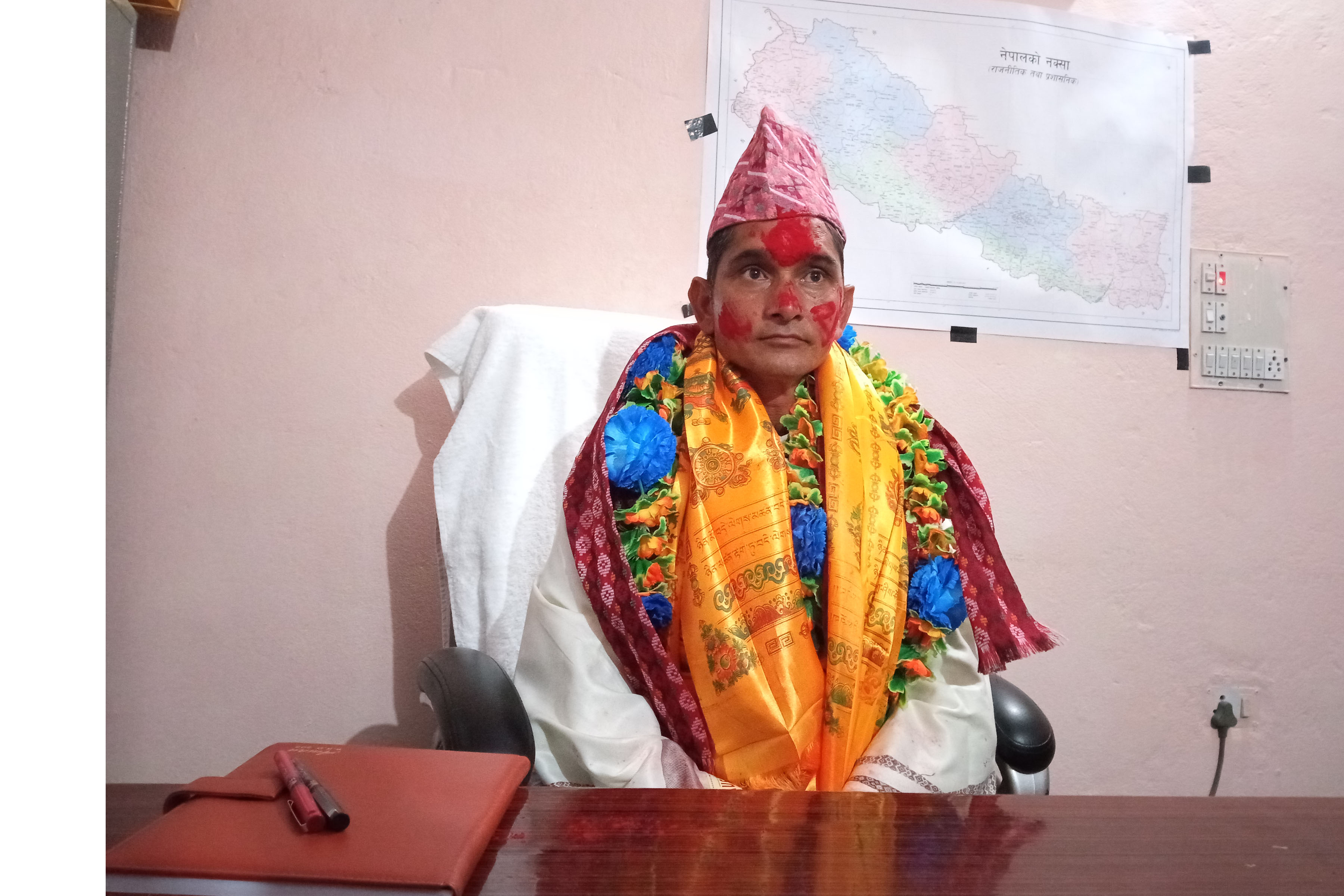कार्यभार सम्हाल्दै नगरप्रमुख चन्द