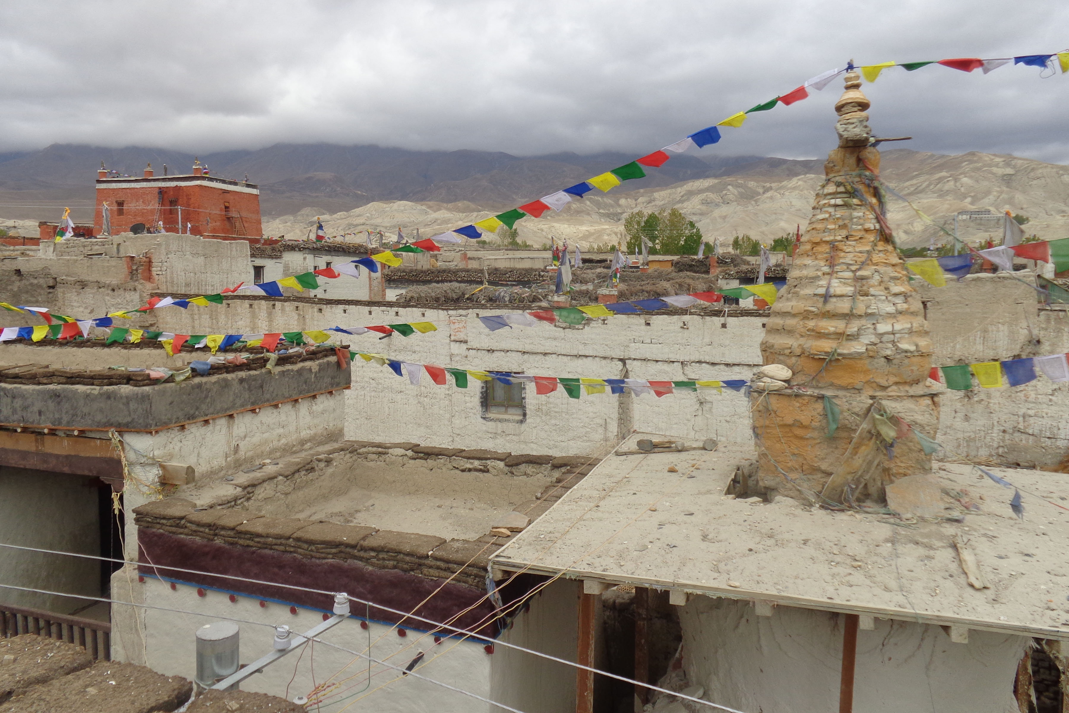 धरापमा माटोनिर्मित संरचना