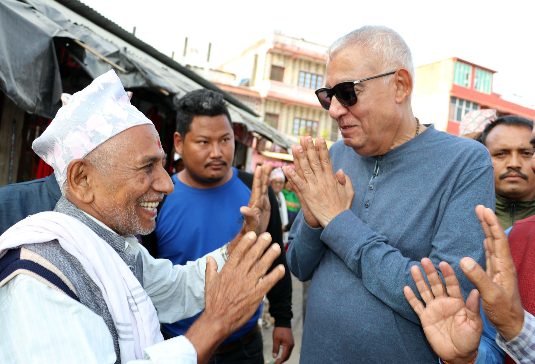 मतदातासँग डा कोइराला