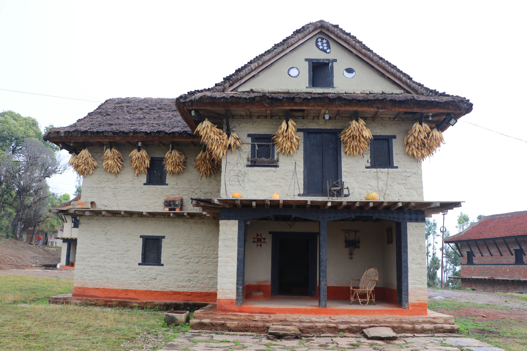 १४ लाखमा निर्माण गरिएको लिम्बु जातिको मौतिकता झल्कने घर