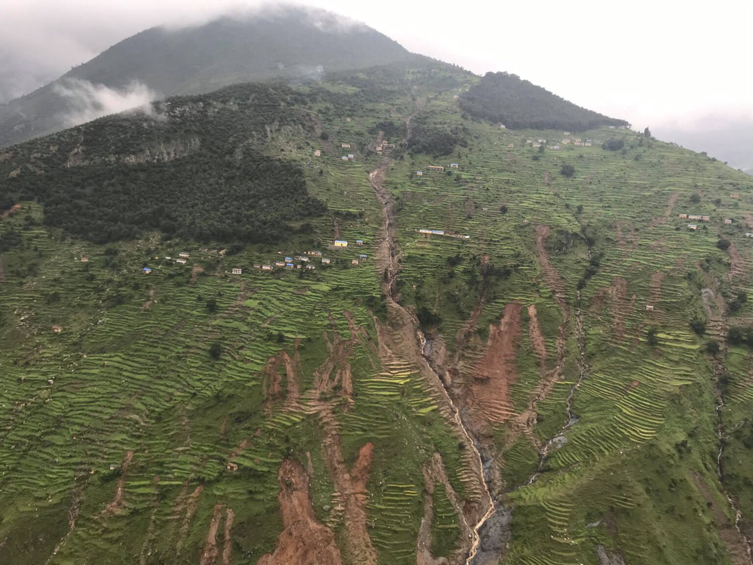 भलको पानी खाँदा वास्ता छैन, हेलिकोप्टर लैजान जनताकाे मृत्यु कुर्दै सरकार र जनप्रतिनिधि