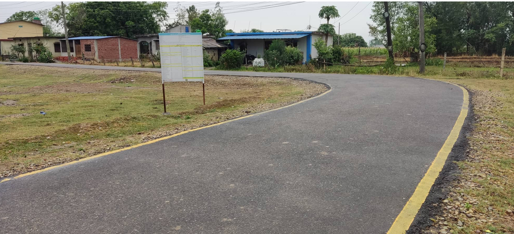 गाउँमा पक्की सडक