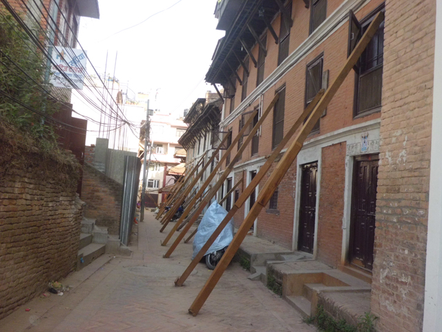 किन चर्किएकै घरमा बस्छन काठमाडौंका धेरै भूकम्पपीडित ?
