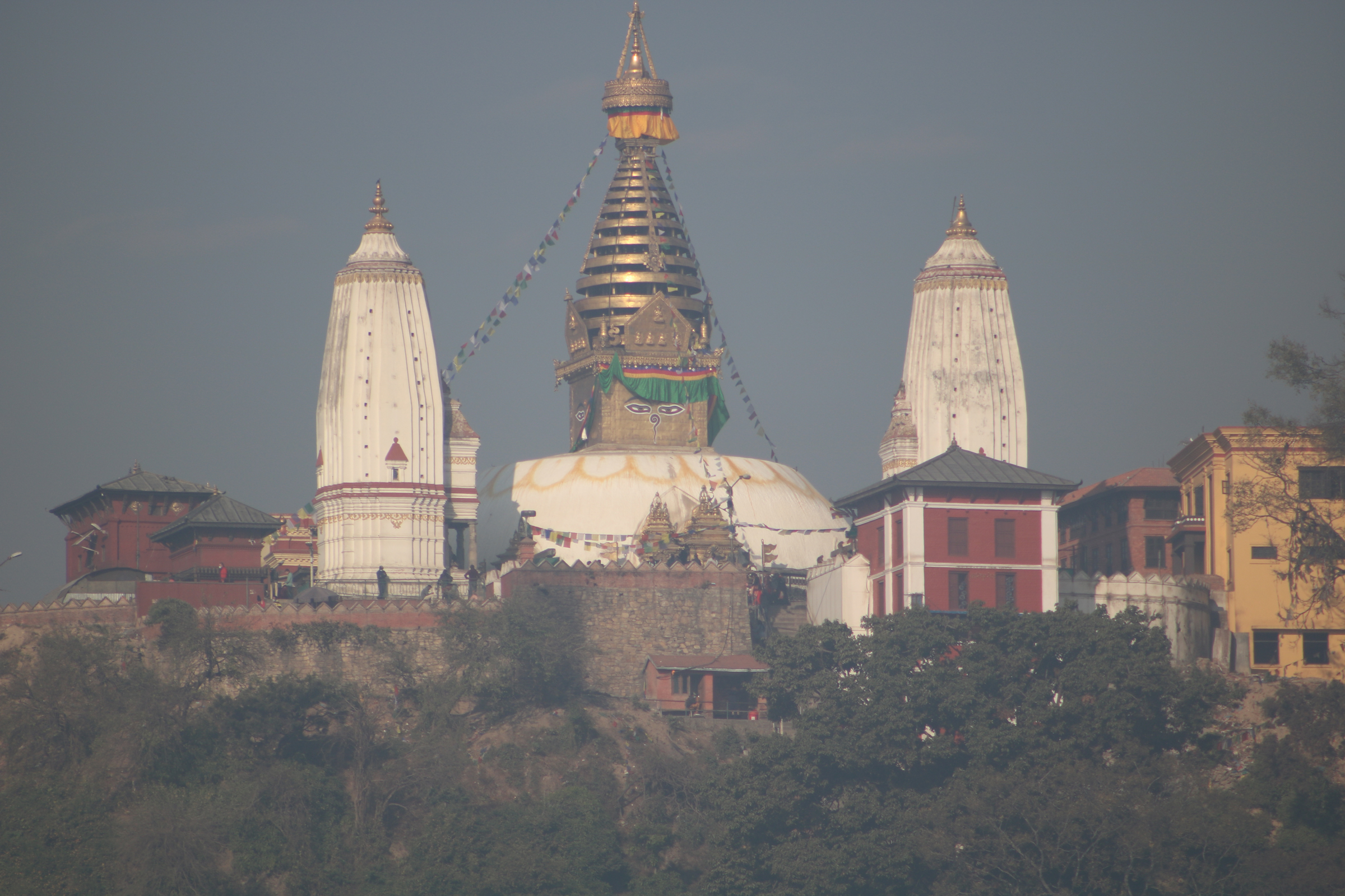 आज ५६९औँ बुद्धजयन्तीः स्वयम्भूनाथ क्षेत्रमा बौद्धमार्गीको घुइँचो, बुद्धको अस्तुधातु दर्शनका लागि राखियो
