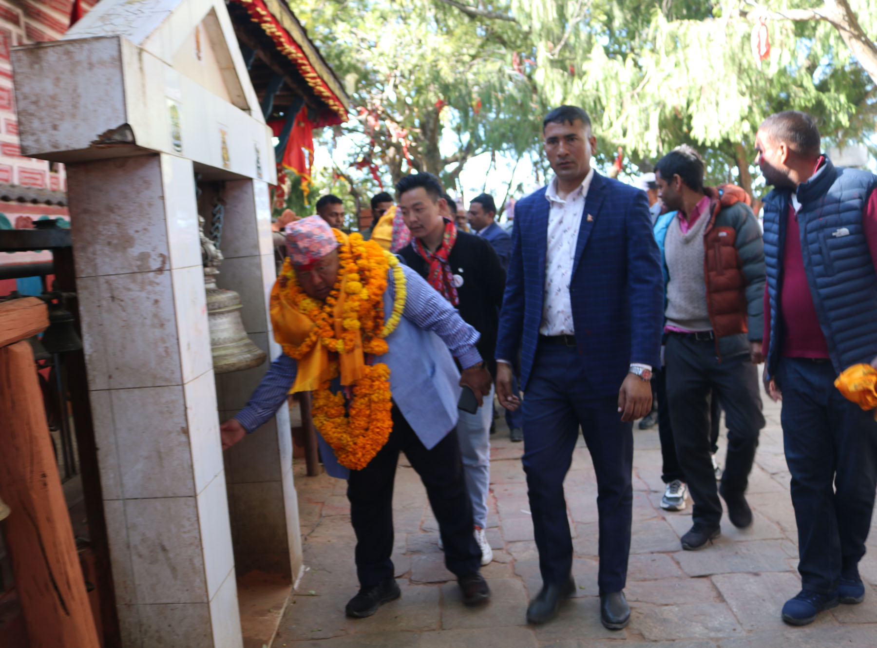 शैलेश्वरी मन्दिर दर्शन गर्दै आले