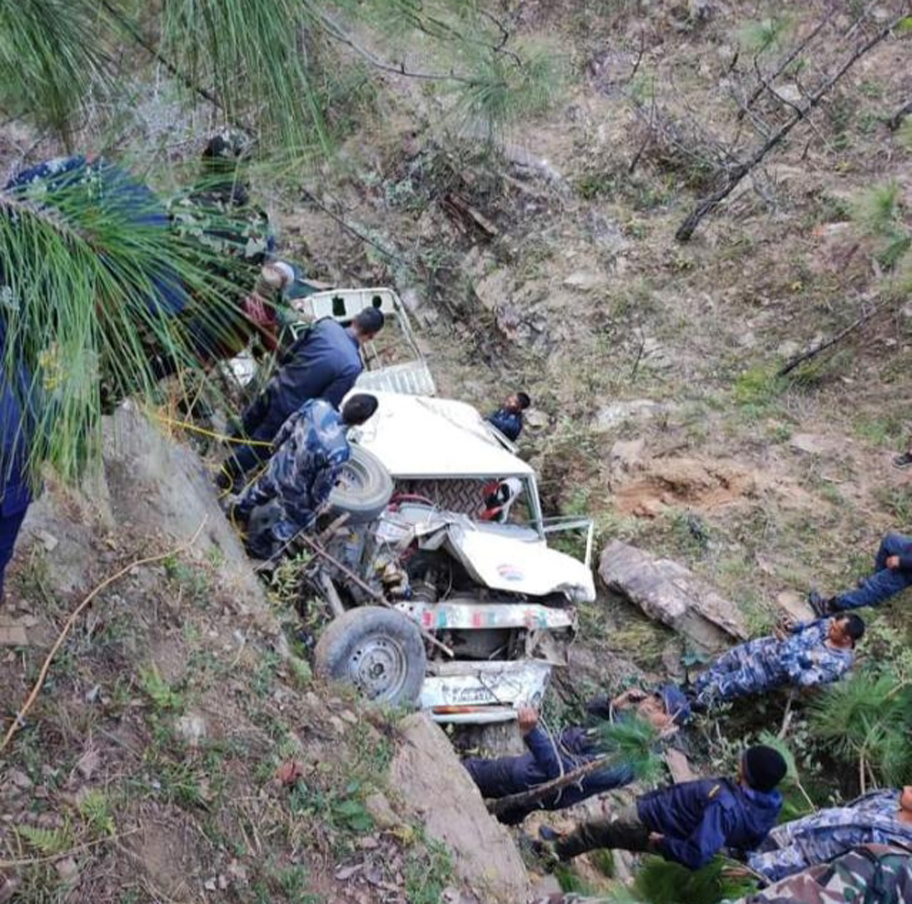 जीप दुर्घटनामा तीन प्रहरीको मृत्यु नौ घाइते