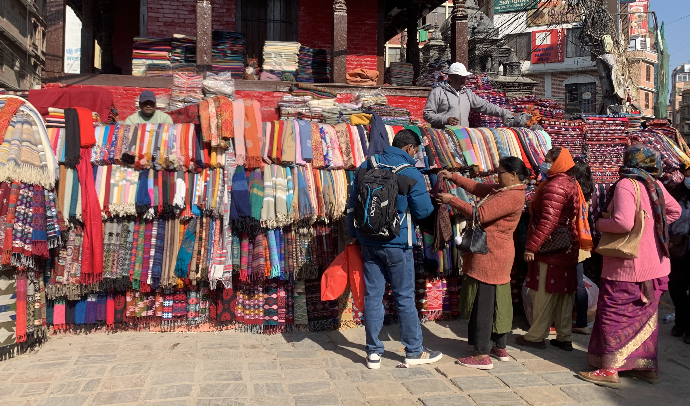 न्यानो कपडा किन्दै