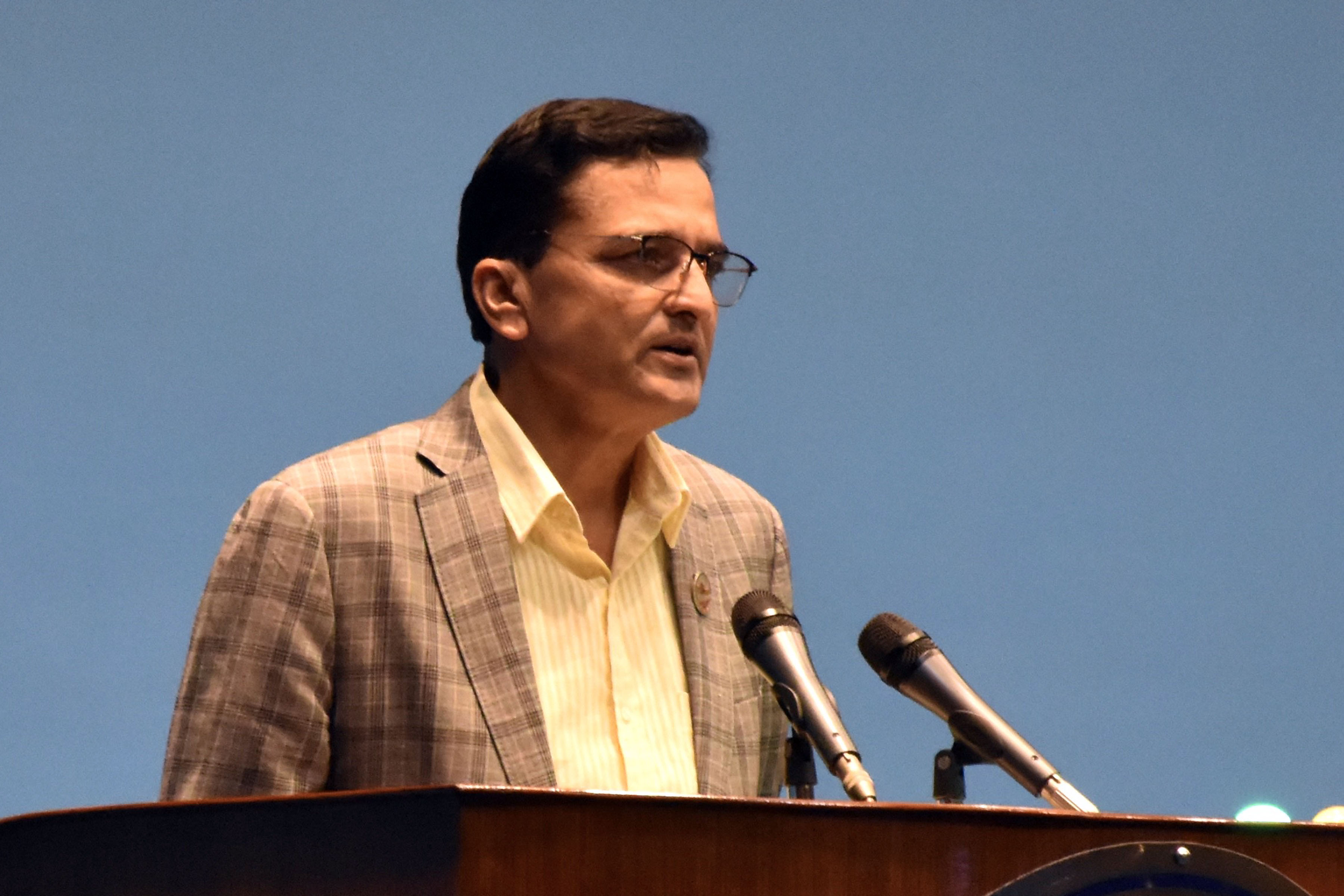 योगेश भट्टराईको अर्थमन्त्रीलाई प्रश्न : कमिसन नआउने भएर नै शिक्षा र स्वास्थ्य क्षेत्रको बजेट कटौती गर्नु भएको हो ?