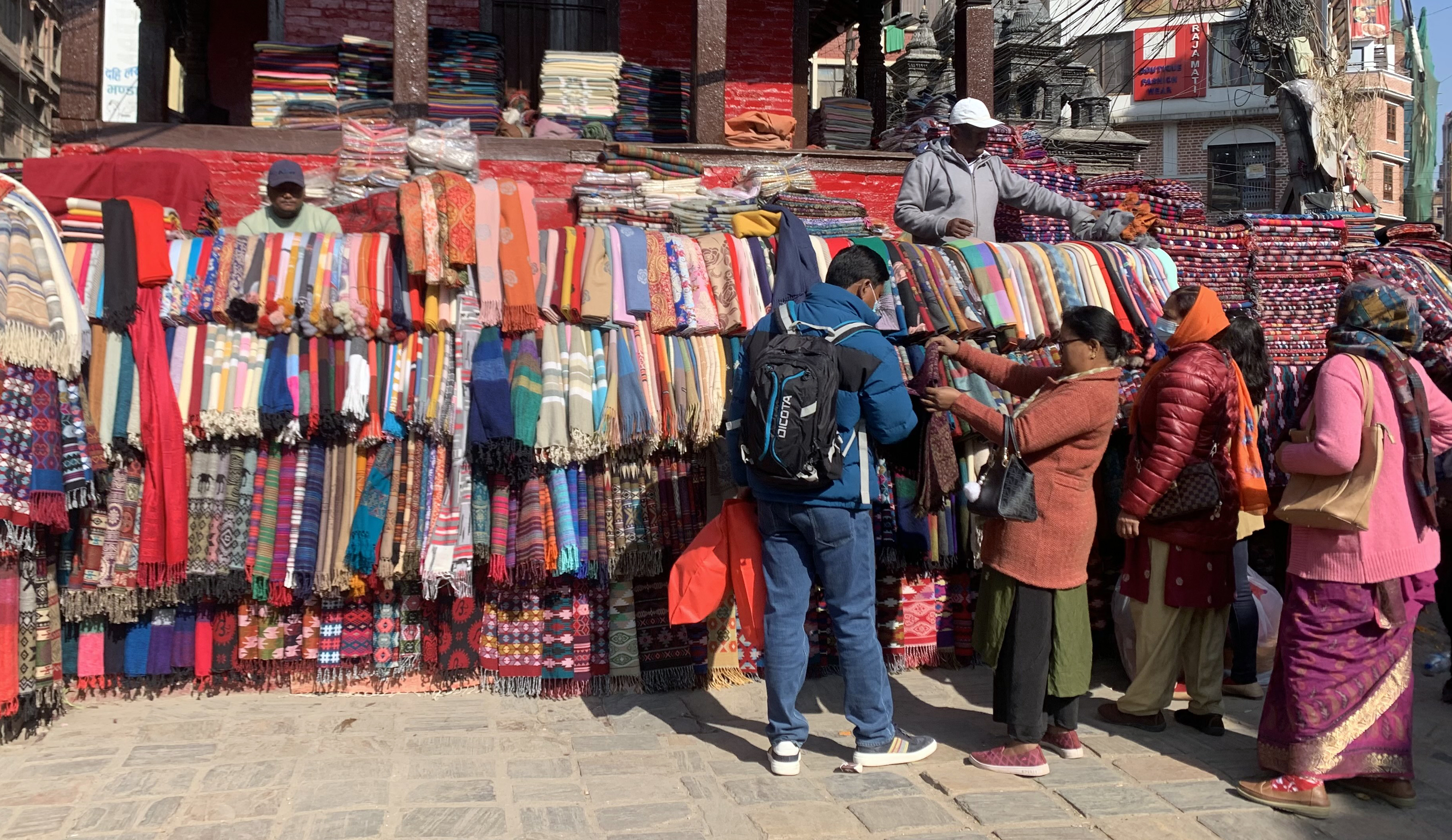 न्यायो कपडा छान्दै सर्वसाधारण