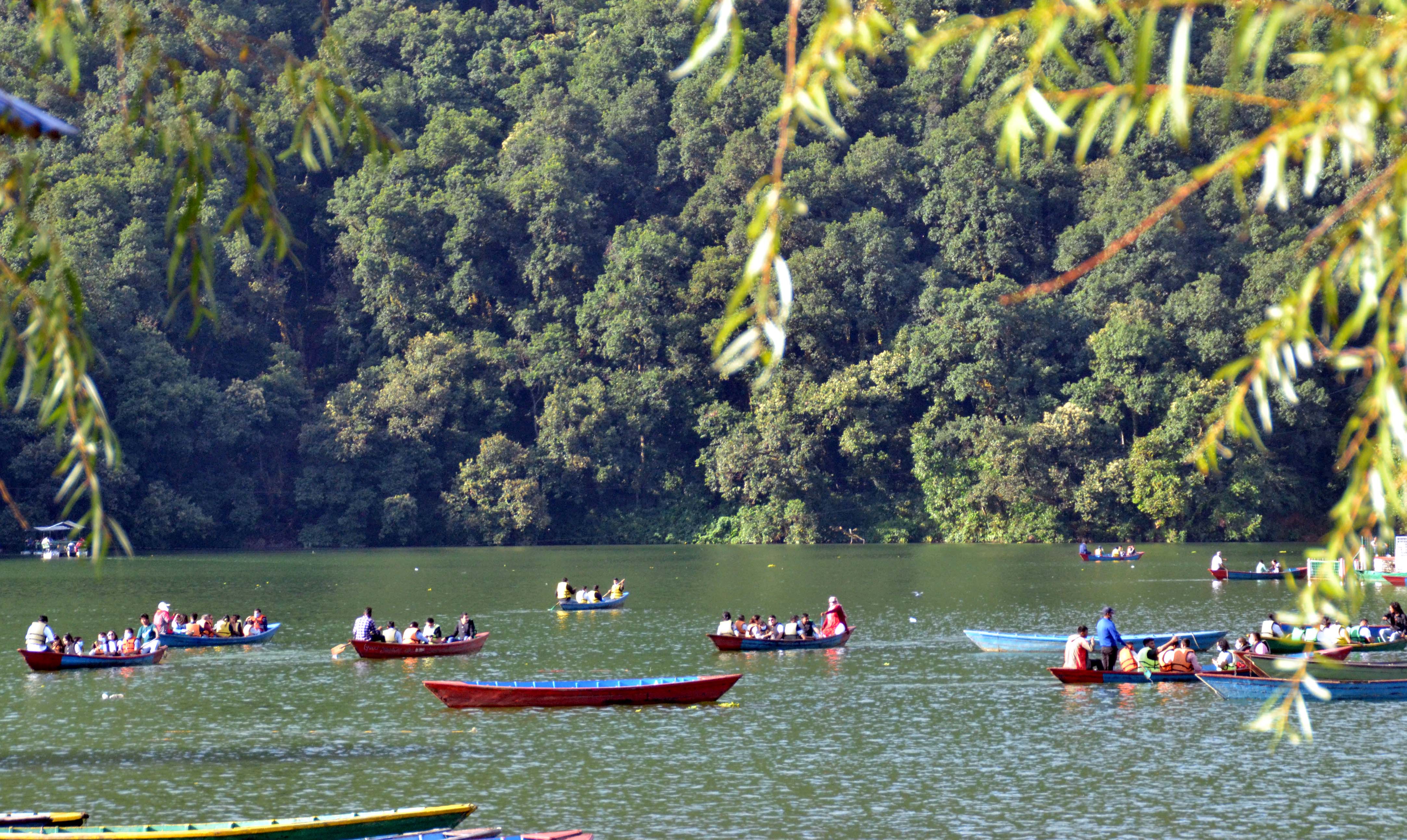 पोखरामा आन्तरिक तथा बाह्य पर्यटक