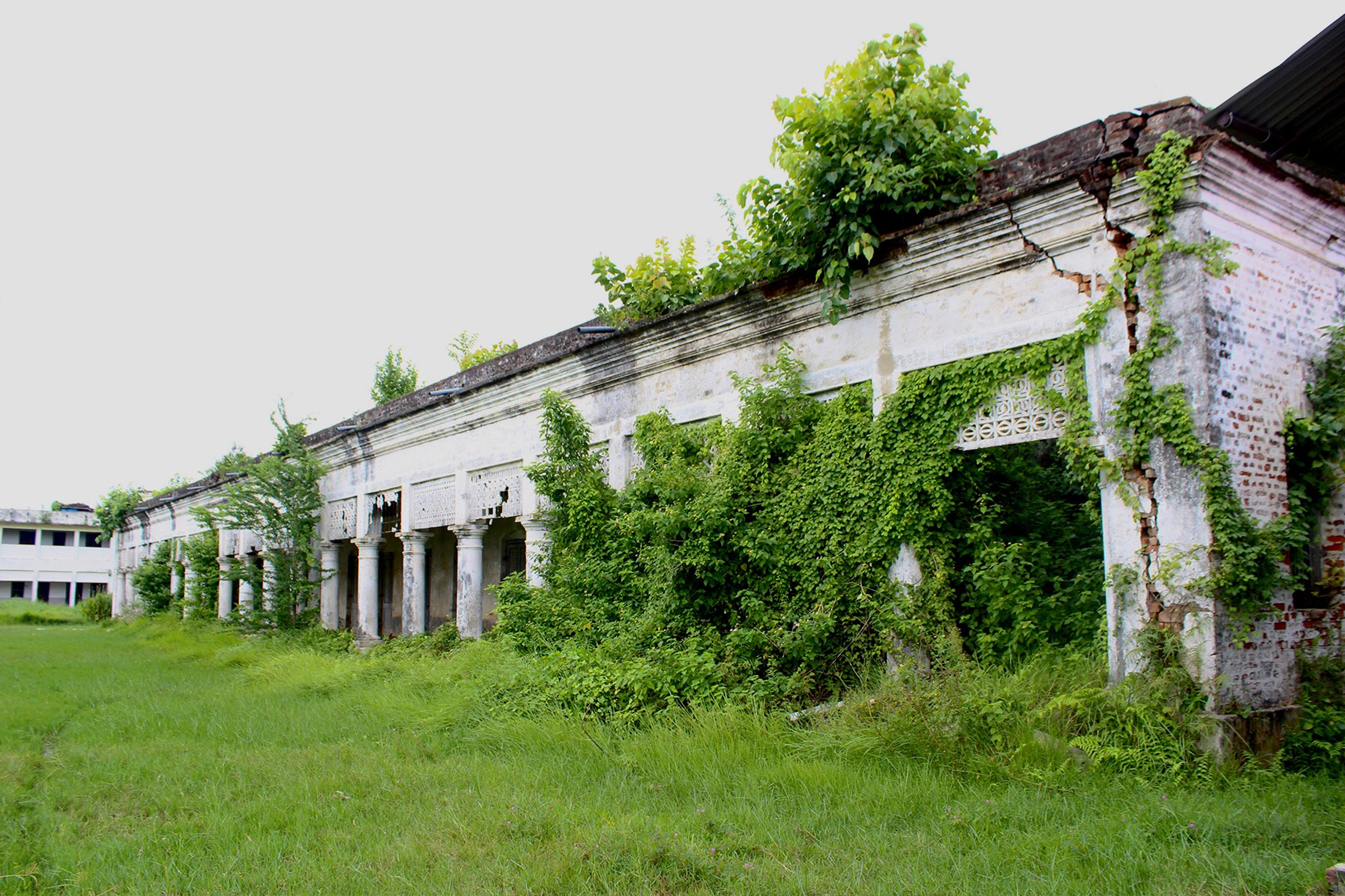 पुरानो भवन जीर्ण
