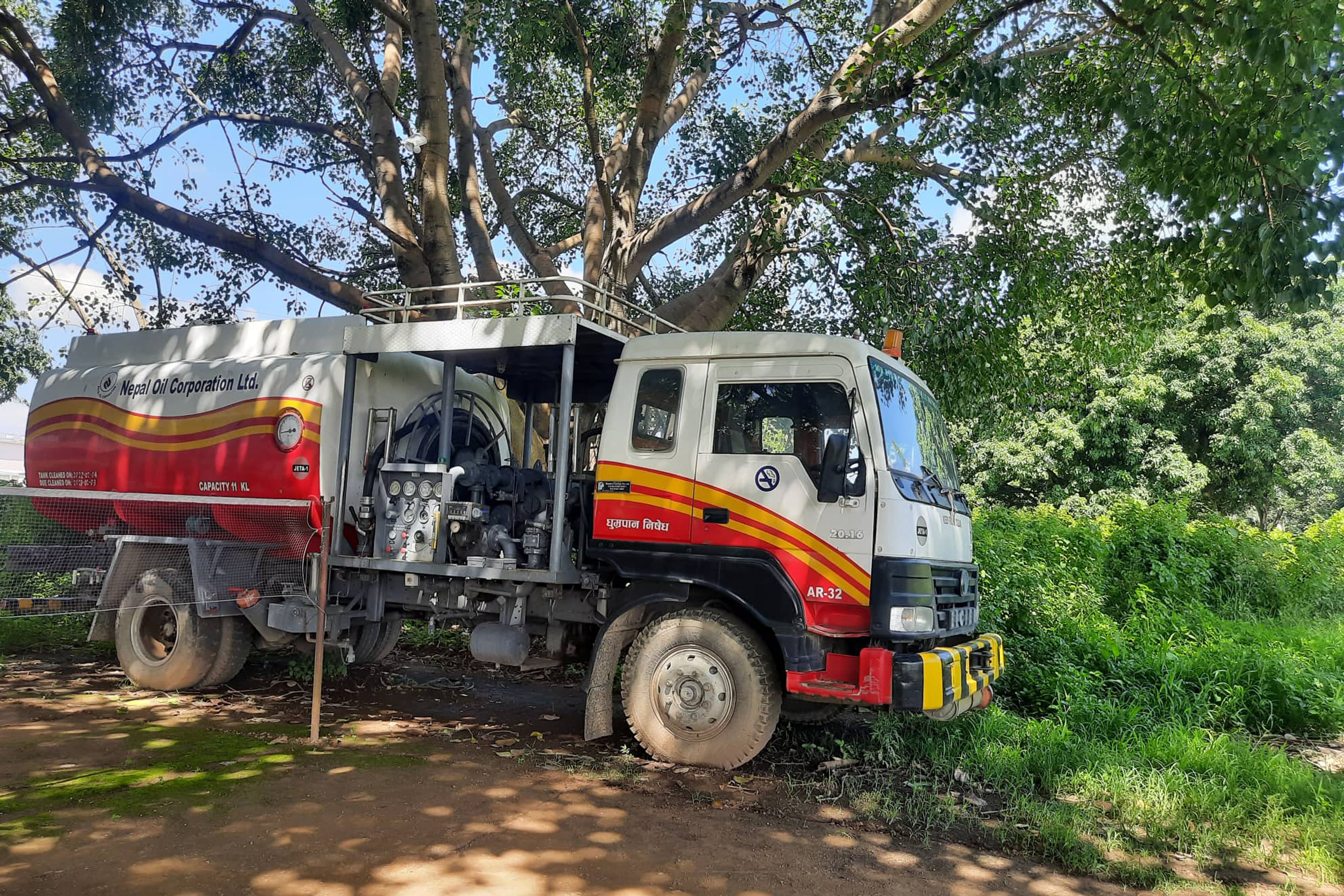 विमानस्थलमा ल्याइएको बाउजर