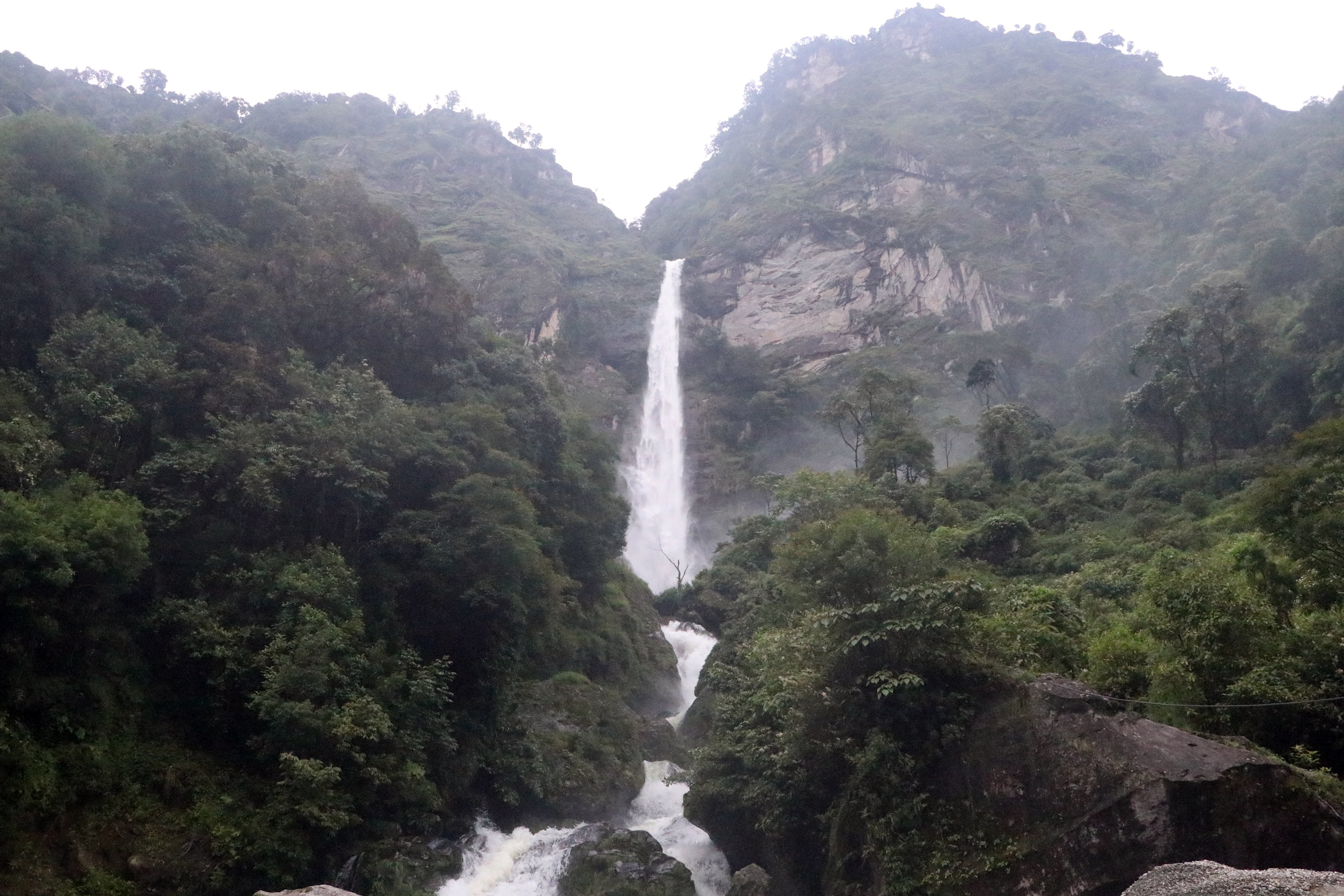 फुङ्फुङ्गे झरना