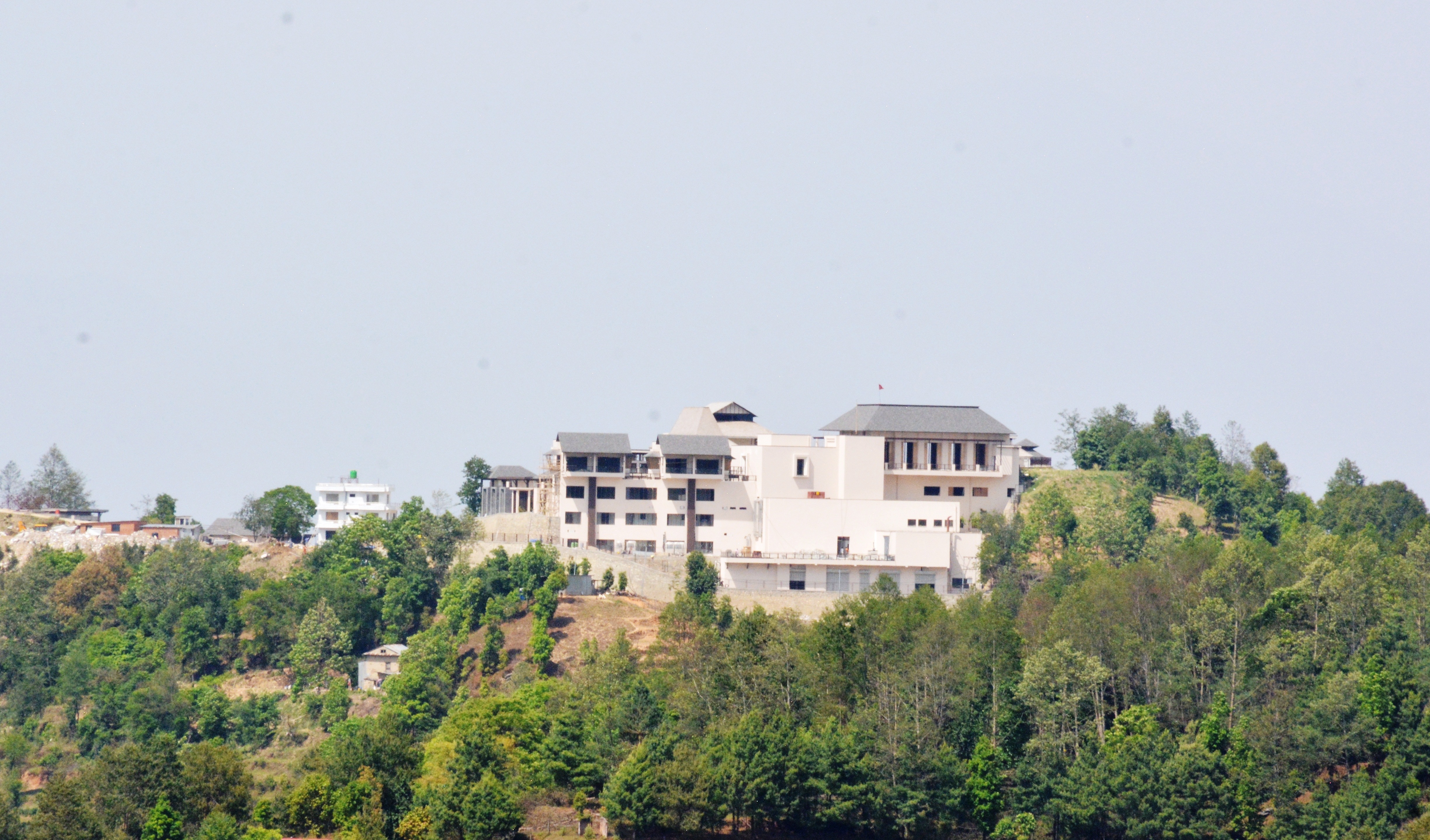 निर्माणाधिन होटल