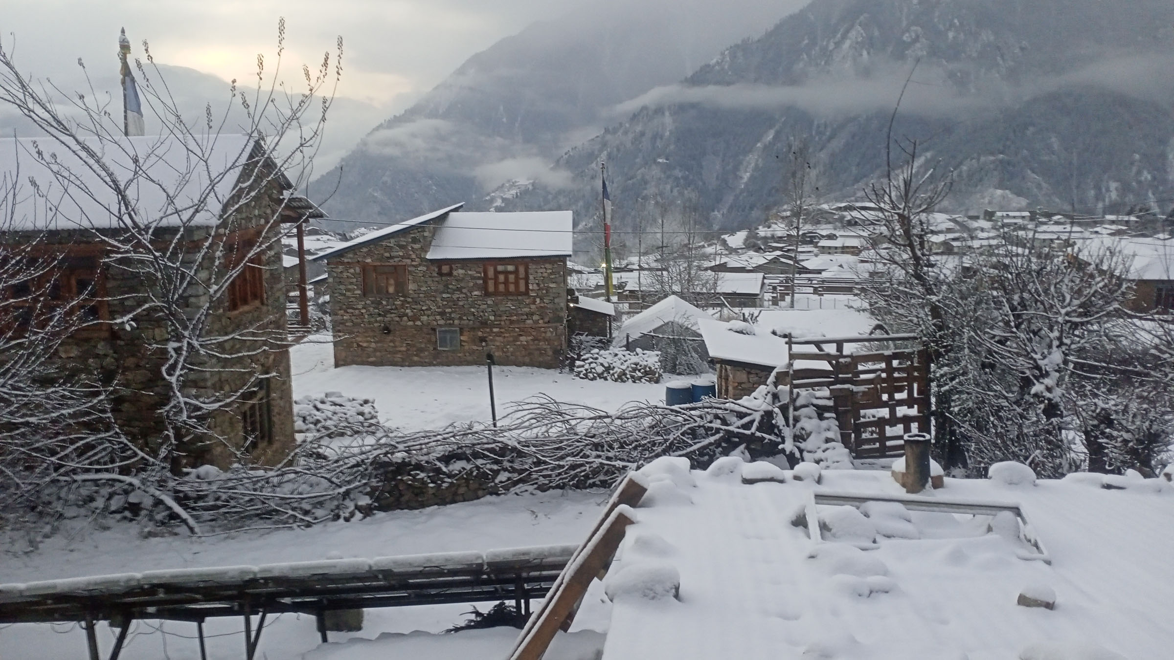 हुम्लामा हिमपात
