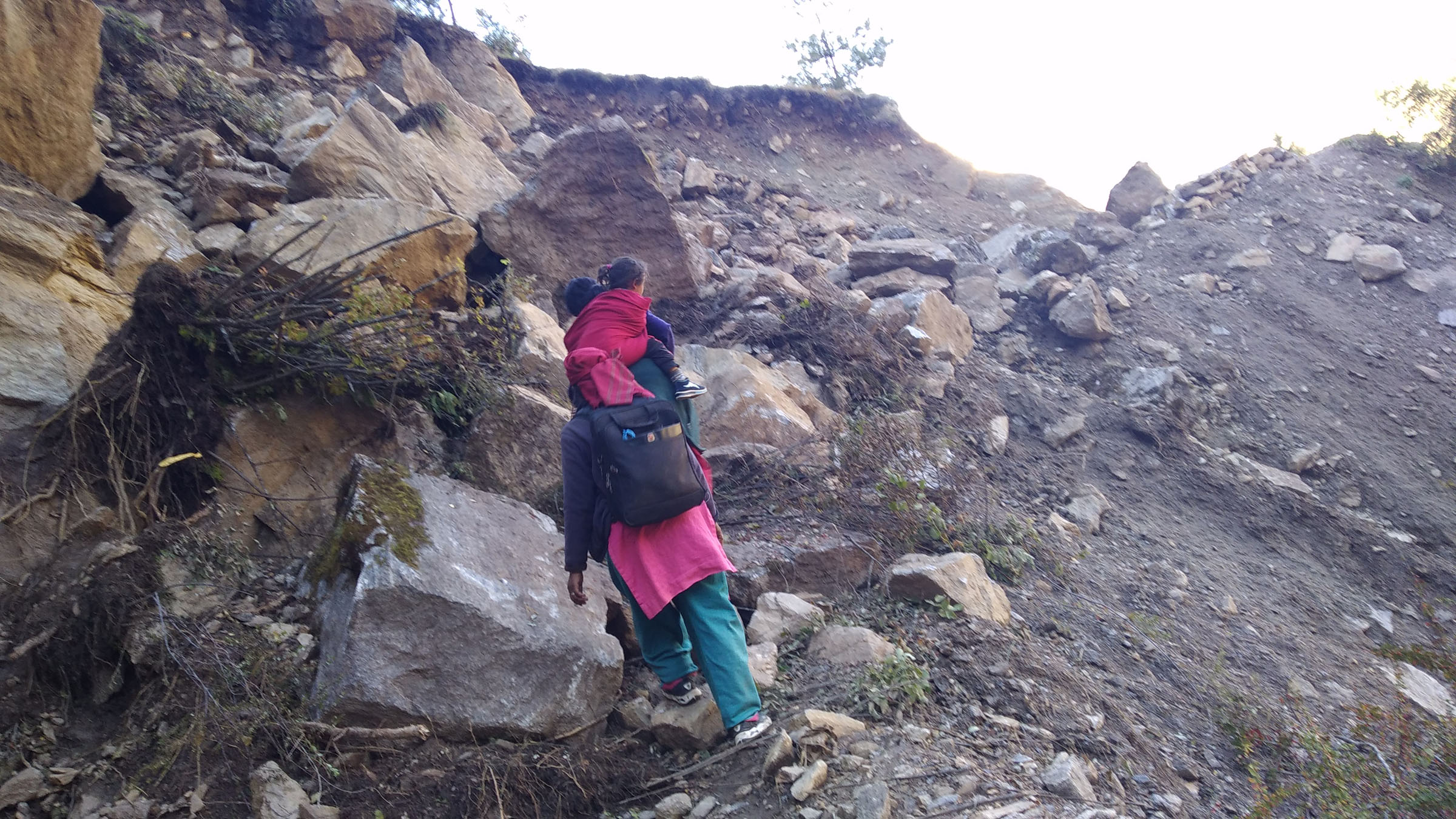 सडक मर्मत नहुँदा यात्रा कष्टकर