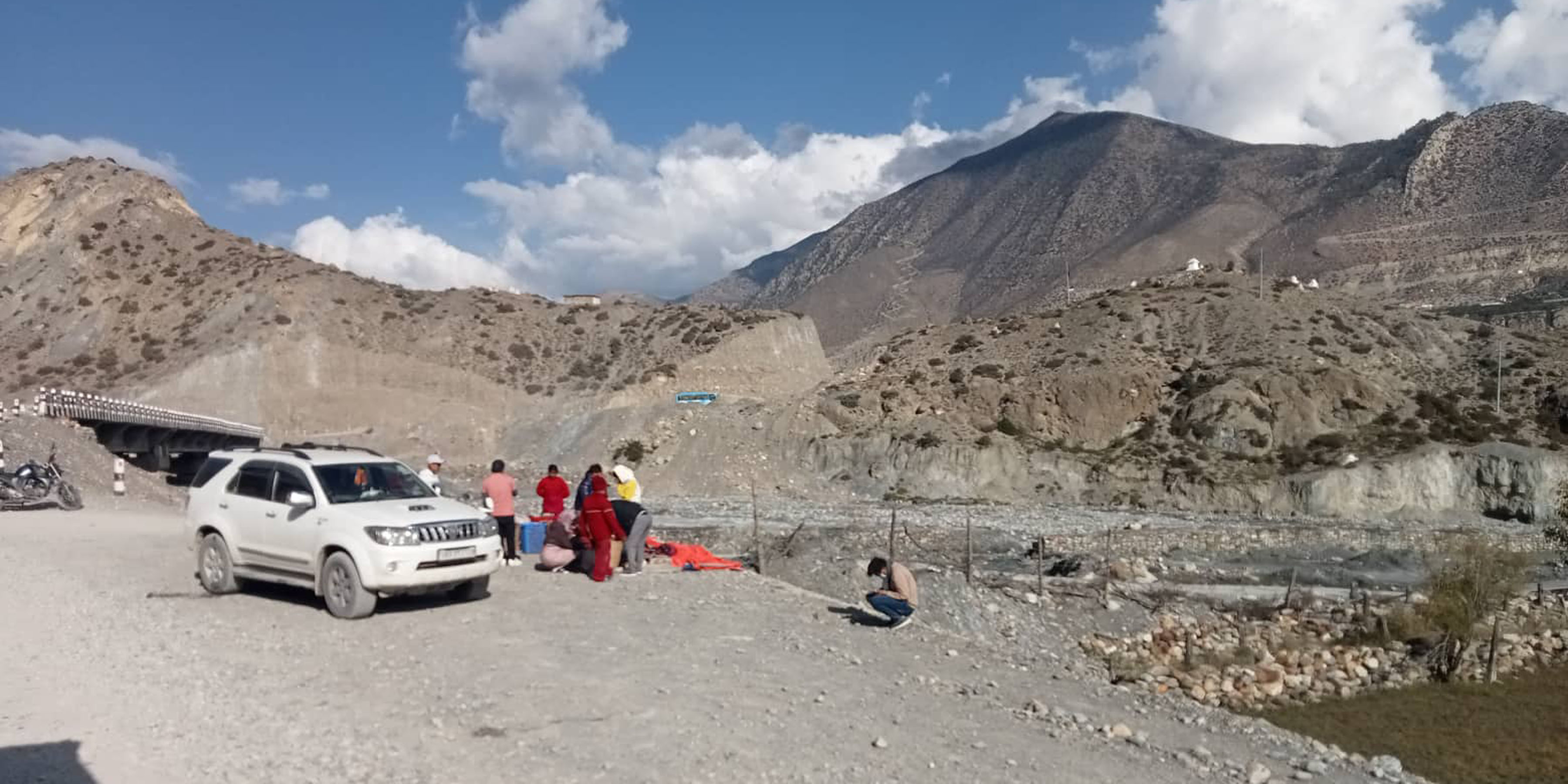 स्याउ बेच्दै मुस्ताङी व्यापारी