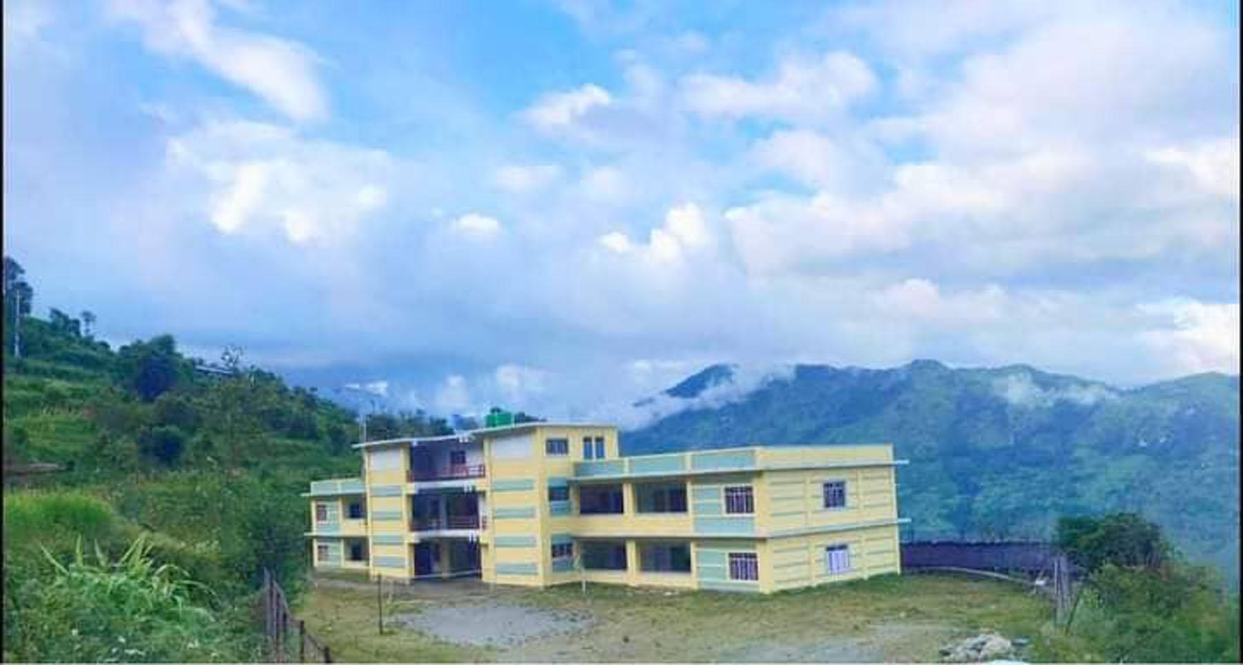 समुदायको सहयोगमा निर्माण गरिएको विद्यालय