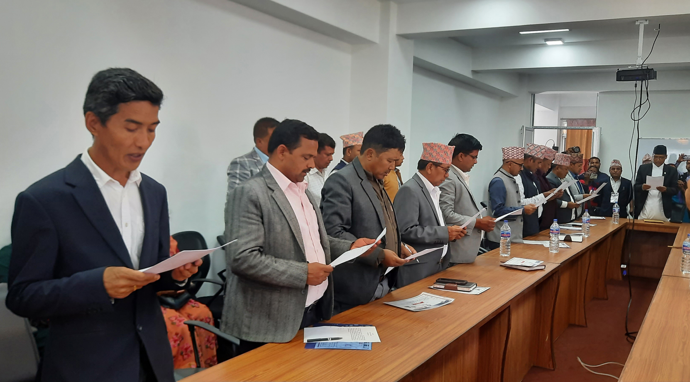 गोरखाका पालिका प्रमुखहरुद्वारा शपथग्रहण