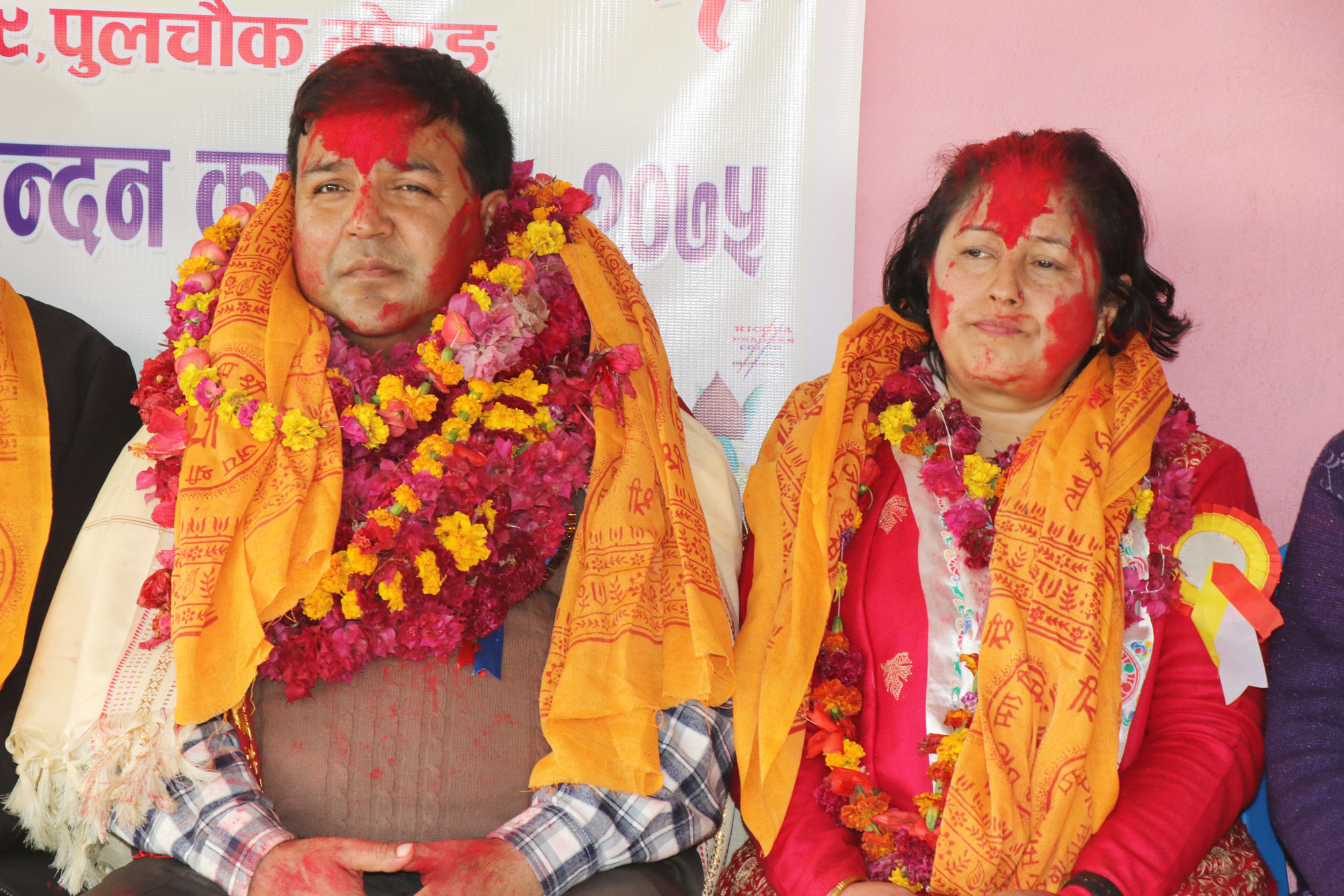 समाजसेवी डा.शर्माद्वारा पथरीमा एम्बुलेन्स प्रदान, शर्मा दम्पतीलाई गरियो भव्य नागरिक अभिनन्दन