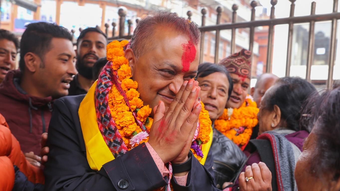 भट्टराईलाई हराउँदै काठमाडौं ४ मा थापाको जित, मतान्तर थप फराकिलो
