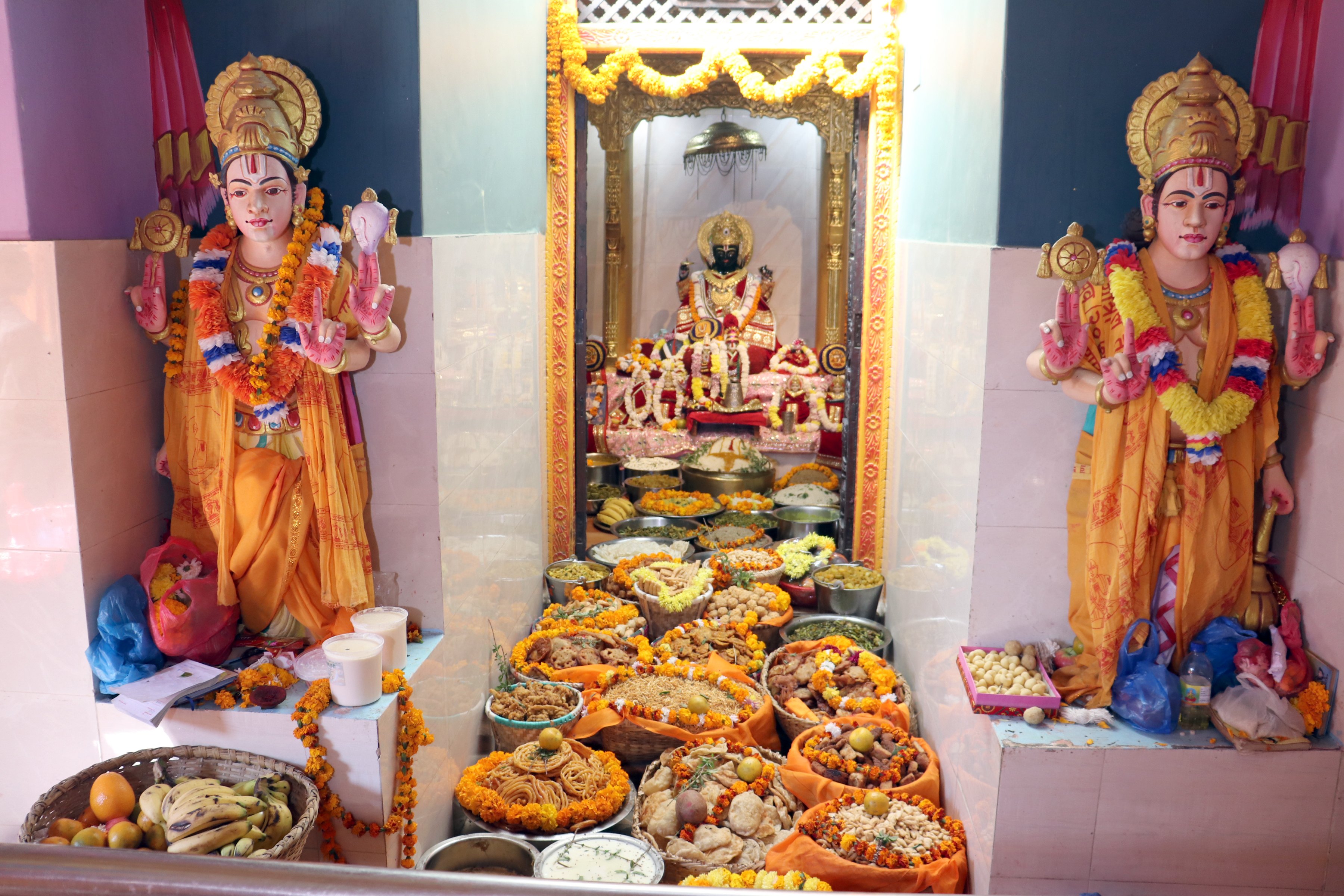 शान्तिधाम राखिएका पूजाका सामग्री