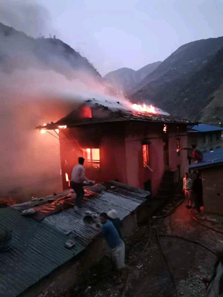 घरमा आगलागी