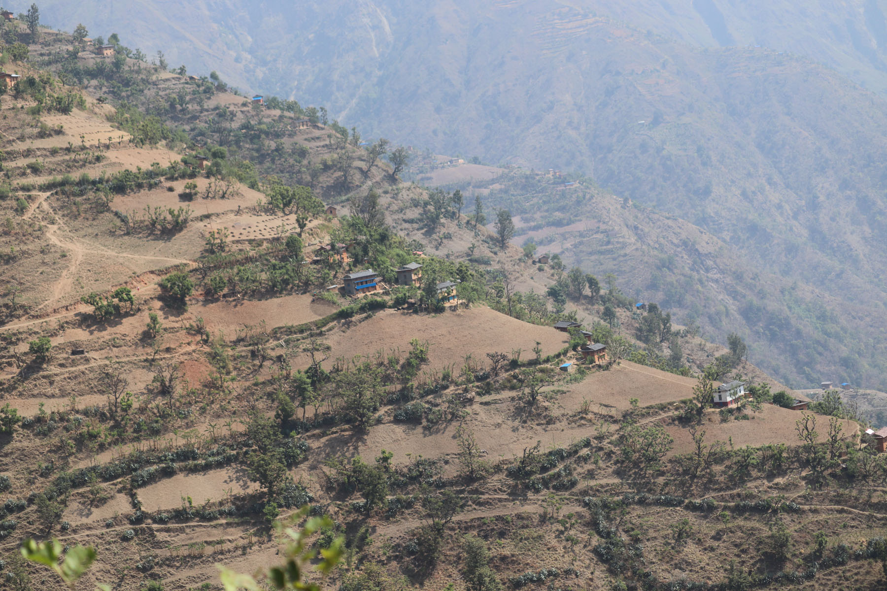 पानी नपर्दा खेत बाँझै