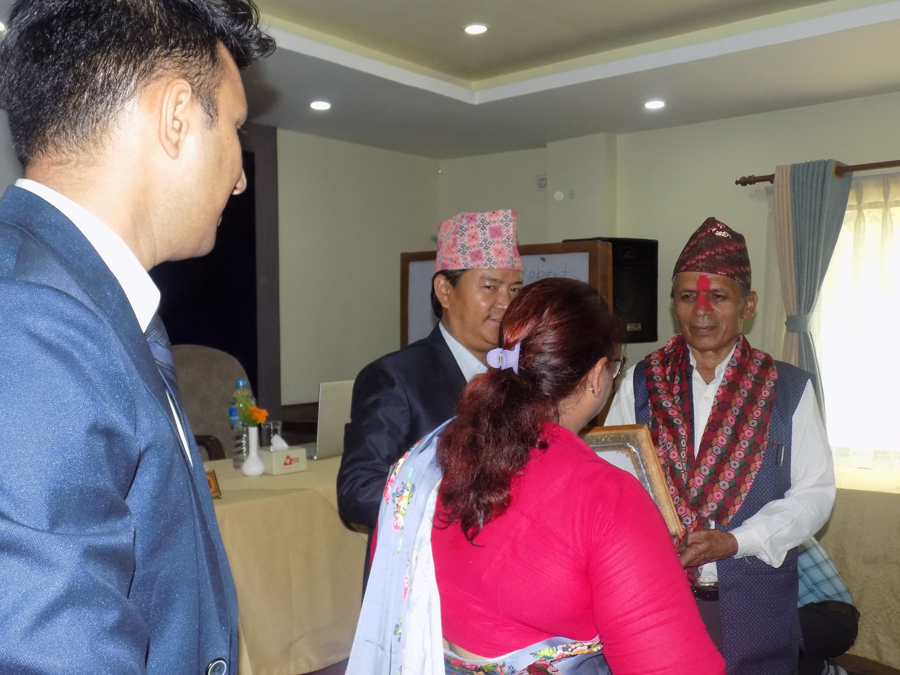 प्रमुखलाई सम्मान